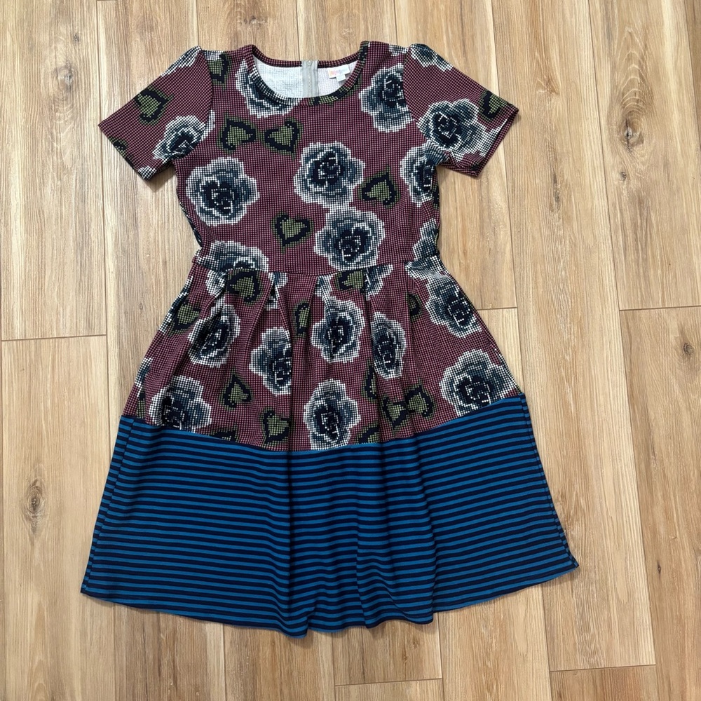 LuLaRoe Pixel Roses 2 Print Dip Amelia Dress woman’s  XL
